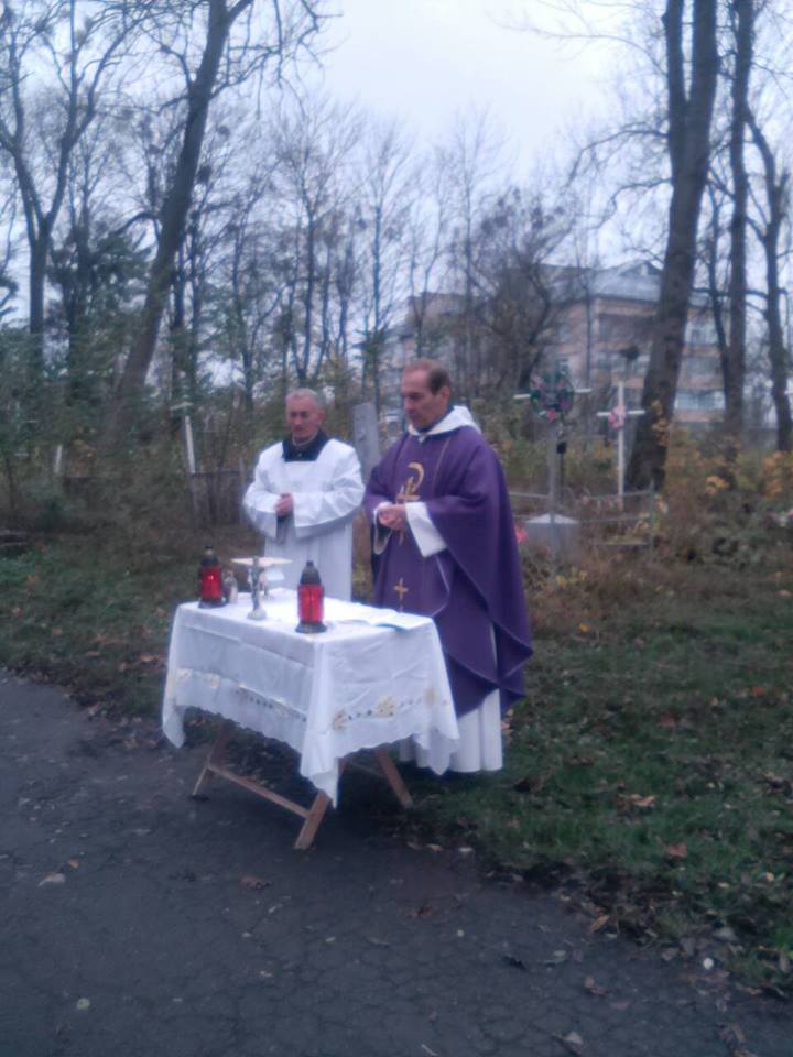 Msza święta na cmentarzu w oktawę święta Wszystkich Świętych